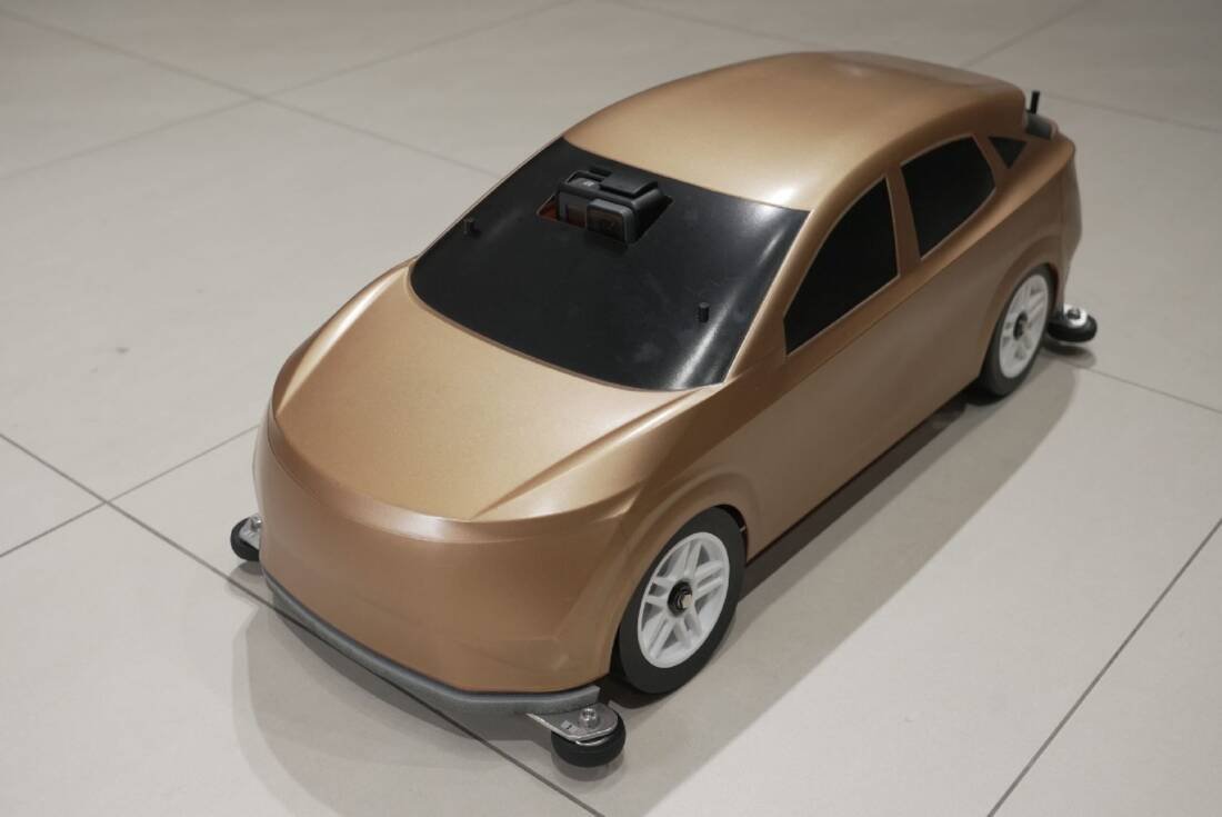 e-4ORCE Radio-Controlled Car Tackles Drivability Challenge