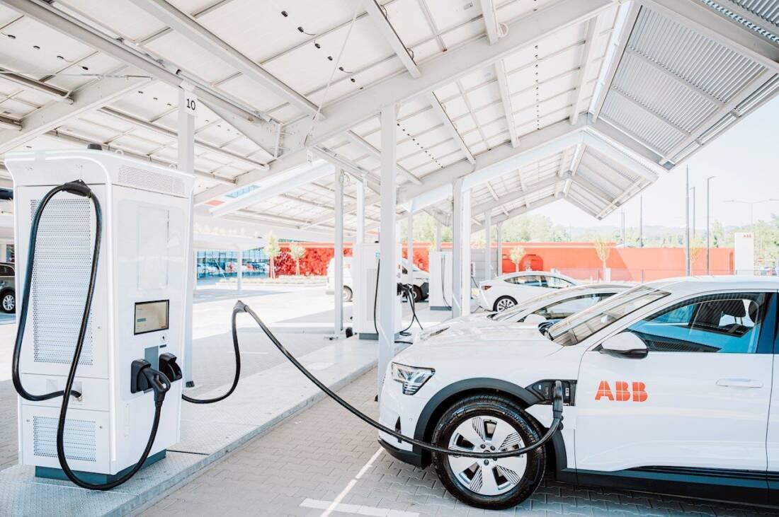 ABB E-mobility, İtalya'daki En Büyük DC Hızlı Şarj Cihazı Üretim Tesisini Açtı