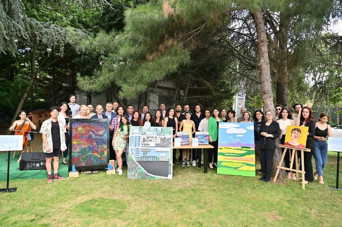 Otobüs Atıklarında Sanat Eserleri Yaptılar