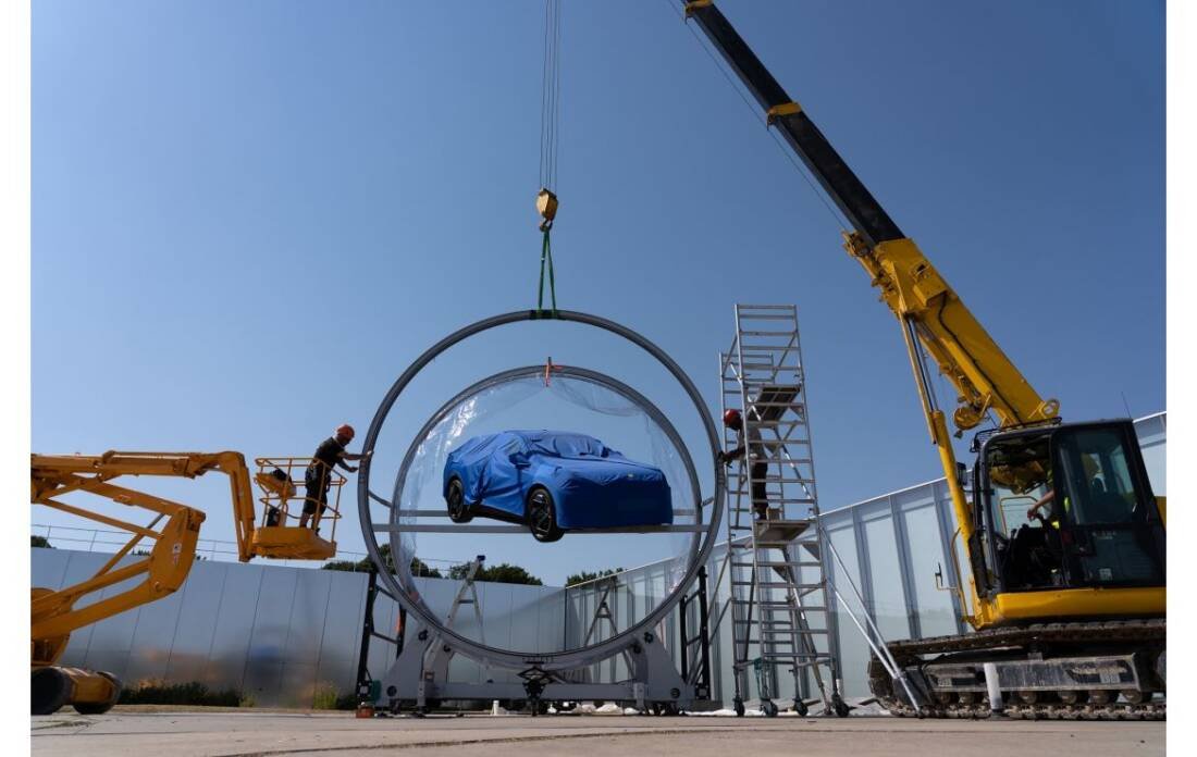 “The Sphere”, an original way of displaying the new Peugeot 408